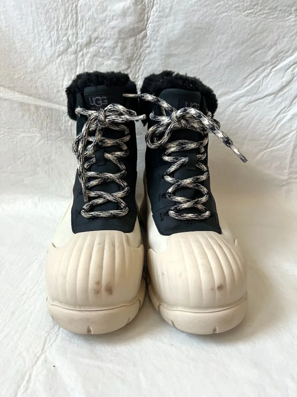 UGG boots Adiroam Hiker size 9 black shearling chunky platform waterproof shell